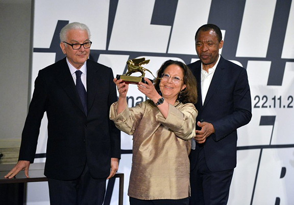 Adelina Cuberyan von Furstenberg (Center), the curator of the Armenia Pavilion poses with the Golden Lion for Best National Participation next to Venice Biennale President Paolo Baratta (left) and Okwui Enwezor (right), the artistic director of Venice Art Biennale, during the awards