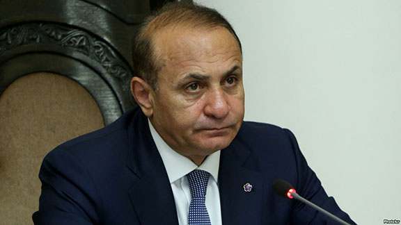 Former Prime Minister Hovik Abrahamian chairs a cabinet meeting in Yerevan in 2016 (Photo: Photolur)