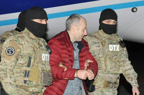 Azerbaijani security forces grab Russian blogger Aleksander Lapshin when he arrives in Baku after being extradited by Belarus