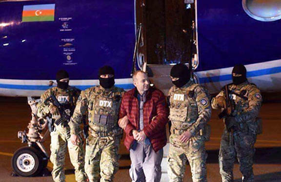 Azerbaijani security forces withAlexander Lapshin at Baku airport