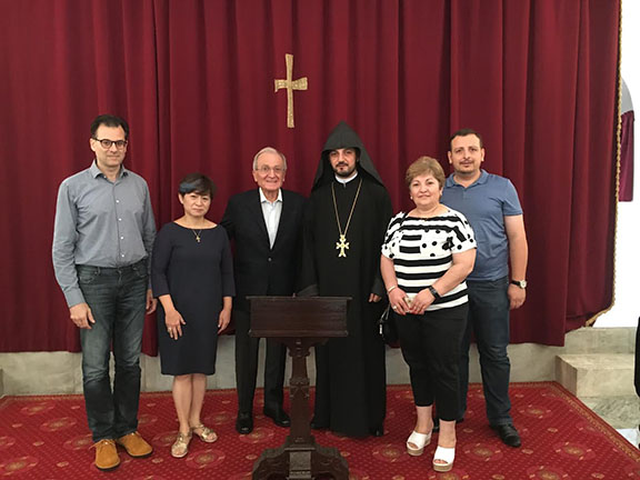 Reverend Father Zaven Yazichyan and participants of the Divine Liturgy