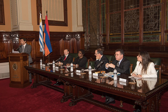 Uruguayan lawmakers commemorate the Armenian Genocide in the Legislative Palace of Uruguay on April 25, 2017 (Photo: Agencia Prensa Armenia)