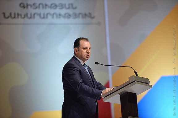Armenia's Defense Minister Vigen Sargsyan speaks during the "Nation-Army 2017" forum on April 20, 2017 in Yerevan (Photo: Press Office of the President of Armenia)