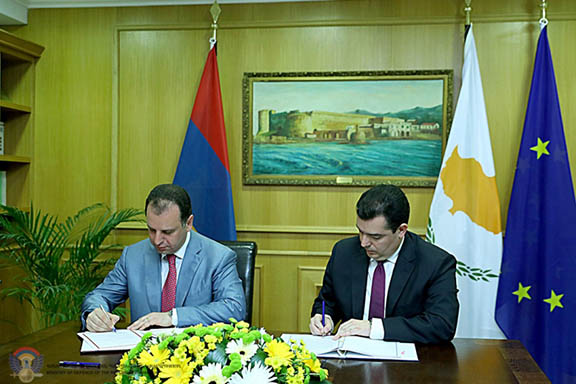 Armenian and Cypriot Defense Ministers Vigen Sargsyan and Christoforos Fokaides sign defense cooperation action plan on May 29, 2017 in Nicosia (Photo: Defense Ministry of Armenia)