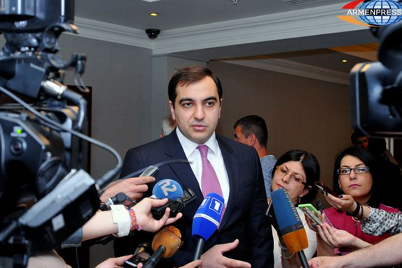 Deputy Minister of Energy Infrastructures and Natural Resources Hayk Harutyunyan speaks to reporters after conference on renewable energy on May 16, 2017 in Yerevan (Photo: Armenpress)