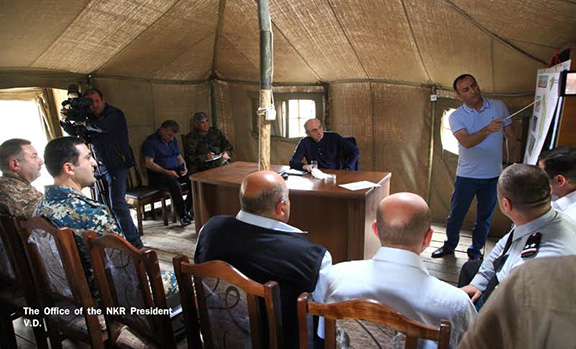 Bako Sahakian and Talish leaders discuss development projects for the village on May 16, 2017 (Photo: President of the Republic of Artsakh)
