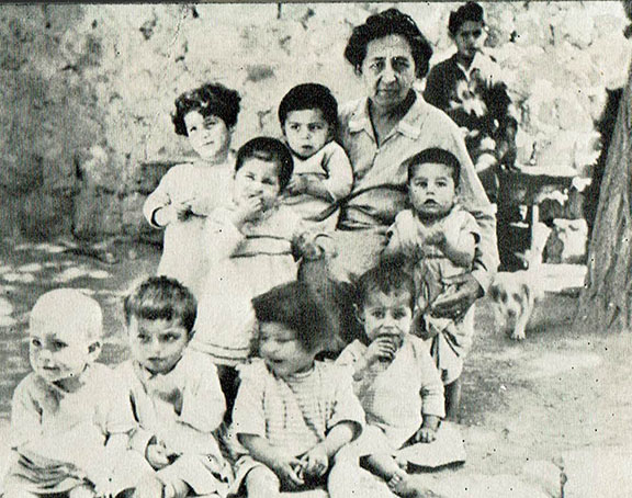Elizabeth Kuenzler in the picture with the orphans