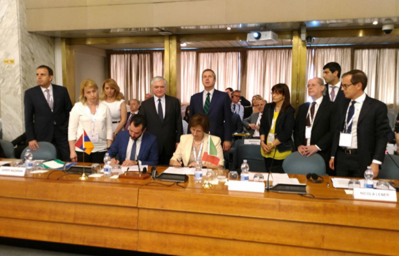Agreements are signed during the Armenia-Italy Business Forum