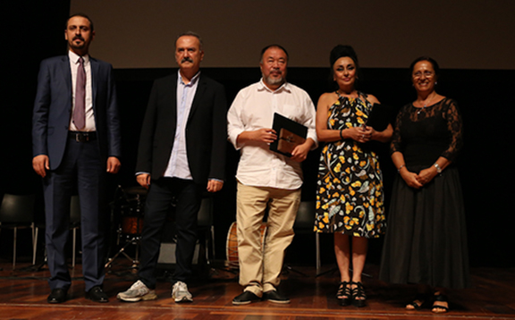 Ai Weiwei and Eren Keskin receiving their awards