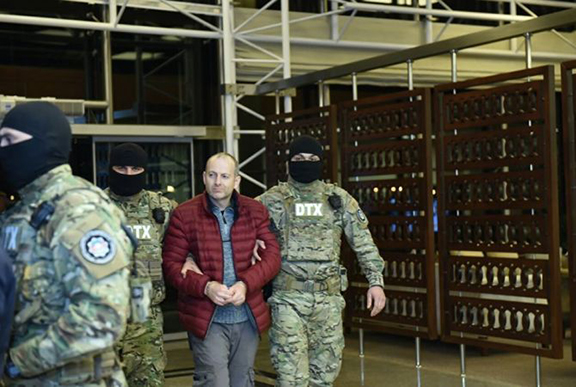 Russian-Israeli blogger Alexander Lapshin being detained earlier this year.