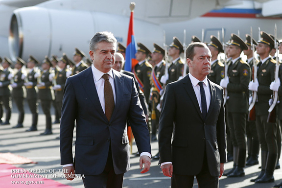 Armenian Prime Minister Karen Karapetyan with Russian Prime Minister Dmitry Medvedev (Photo: Press Office of the Government of Armenia)