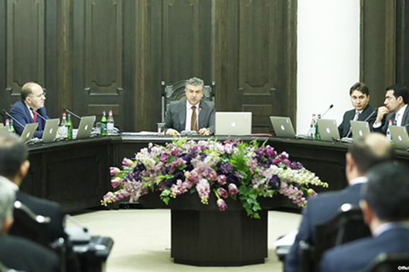 Acting Prime Minister Karen Karapetyan leads Thursday's cabinet meeting