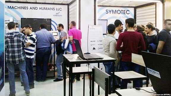 Young Armenian flock to the DigiTec Expo in September