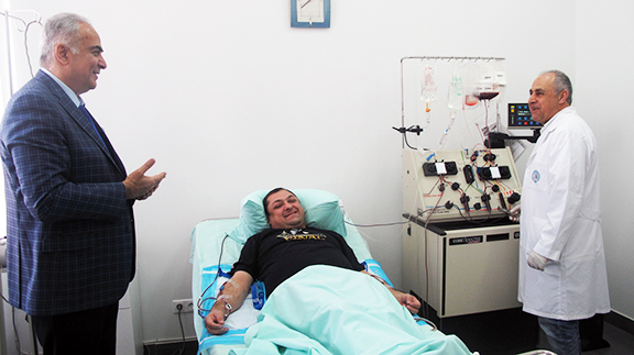 From left: ABMDR Executive Director Dr. Sevak Avagyan; Dr. Georgi Iloyan, who donated stem cells for a leukemia patient in Iran; and ABMDR’s Dr. Andranik Mshetsyan, who performed the stem cell harvesting procedure