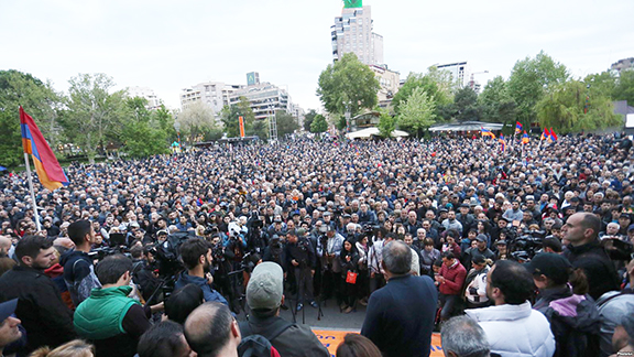 Yelk Party Nikol Pashinyan speaks during a protest organized by 'My Step' and '#merjirserjin' initiatives at Liberty Square in Yerevan on Friday (Photo by Photolure)