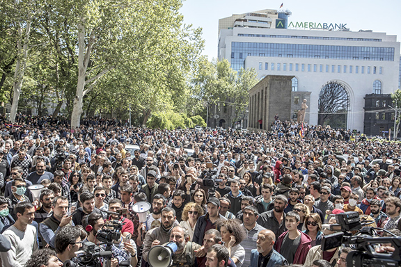 Thousands of people flock the streets of Yerevan for a 6th day of protests against the prime minister, Serzh Sarkisian (Photo by EVN Report)