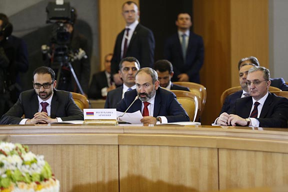 Prime Minister Nikol Pashinyan addresses the Eurasian Economic Union summit in Sochi