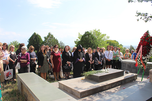 ARS visit Soseh Mayrig's grave at Yerablour National Cemetery