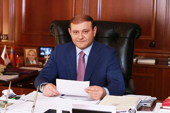 Yerevan Mayor Taron Markaryan announced his resignation on Monday