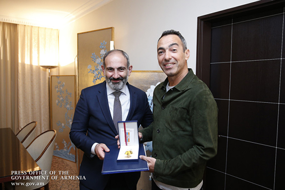 Prime Minister Nikol Pashinyan presents Medal of Gratitude to soccer star Boris Djorkaeff