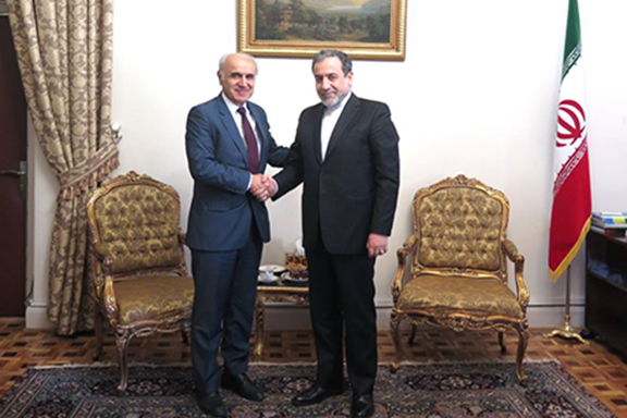 Armenian Ambassador Artashes Toumanyan (left) with Iran's Deputy Foreign Minister Abbas Araghchi in Tehran on Dec. 26