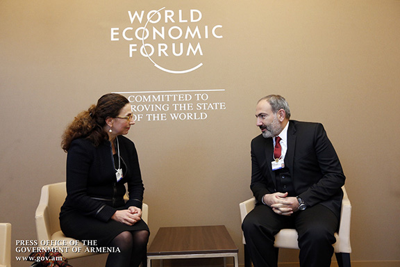 Pashinyan discusses prospects for investment in Armenia with Mitsubishi board member Christina Ahmadjian