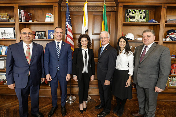 Los Angeles Mayor Eric Garcetti welcomes Anna Hakobyan