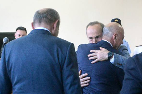 Artsakh President Bako Sahakian embraces former president Robert Kocharian upon arriving n court on May 13 (Photo by Armenpress)
