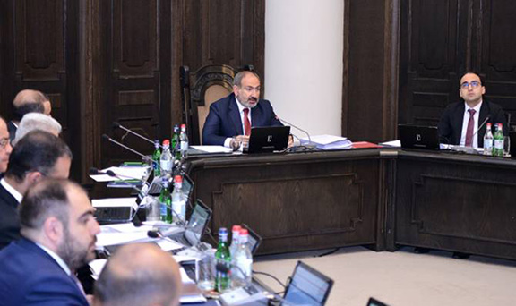 Prime Minister Nikol Pashinyan leads the last cabinet meeting under the old government structure on May 30