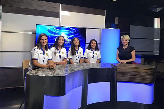 The National Team players with reporter Nane Avagyan. From l to r: Nyree Der Meguerdichian, Tvene Derderian, Zabelle Hamparian, Areni Hamparian, and Nane Avagyan