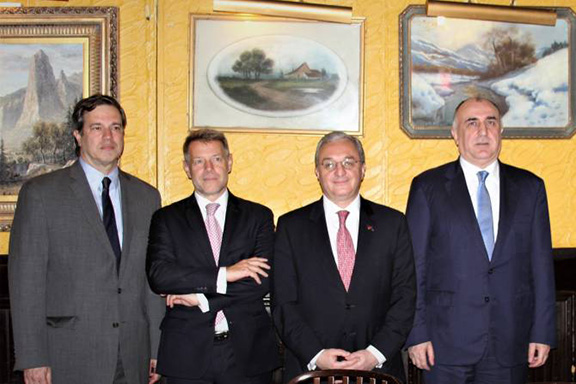Foreign ministers Elmar Mammadyarov (right) and Zohrab Mnatsakanyan (second from right) in New York on Sept. 23