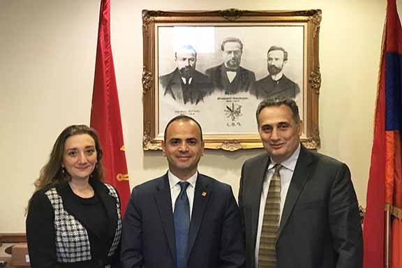 From l to r: ARF-ER CC member Ani Tchaghlasian, High Commissioner of Diaspora Affairs of the Republic of Armenia Zareh Sinanyan, ARF-ER CC member John Mkrtschjan