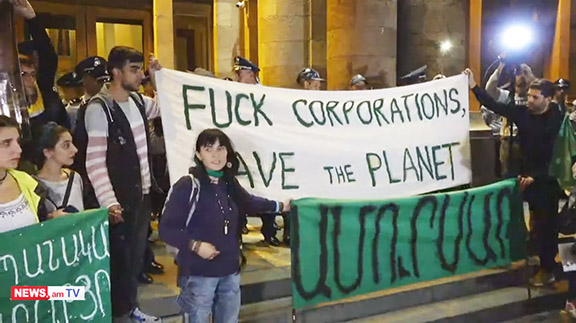 Anti-Amulsar protesters in Yerevan's Republic Square