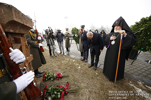 Prime Minister Nikol Pashinyan, Catholicos Karekin II and National Assembly Speaker Ararat Mirzoyan bow their heads in memory of the victims of the Baku Pogroms