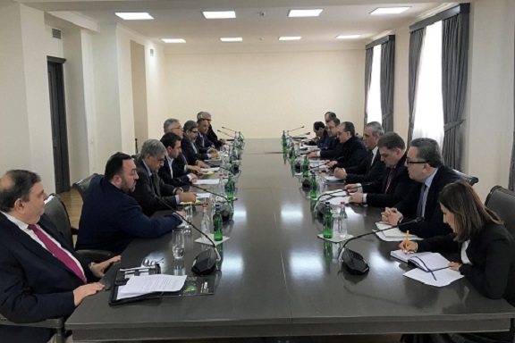 The ANCA discussed its 360-degree advocacy priorities with Armenia Foreign Minister Zohrab Mnatsakanyan during a 2-hour seminar held on the eve of the global Hai Tahd (Armenian Cause) conference, being held in Armenia and Artsakh from February 24th to 28t