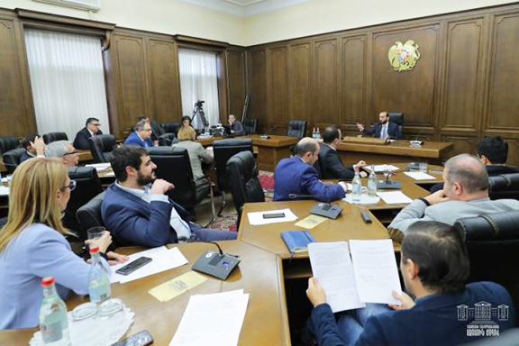 National Assembly Speaker Ararat Mirzoyan convenes a session of the leadership council of the parliament