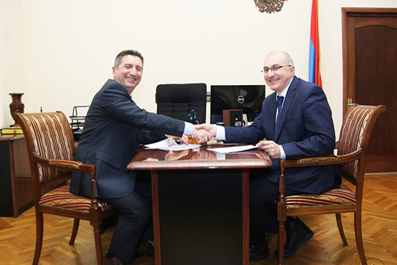Co-founder of Health for Armenia Foundation Mkrtich Kirakosyan and HHAF Executive Director Haykak Arshamyan sign the Memorandum of Understanding