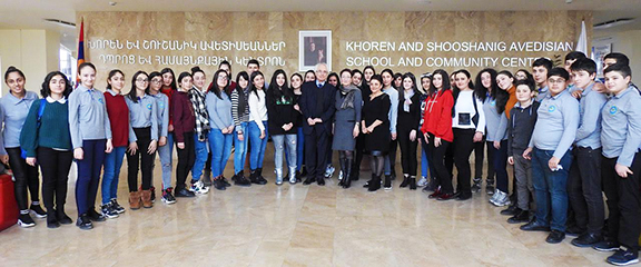 Maestro Tigran Mansurian with Avedisian School students and staff