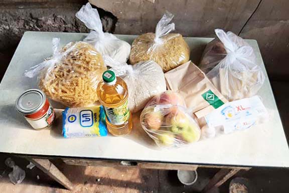 Basis groceries were part of the AEF care packages