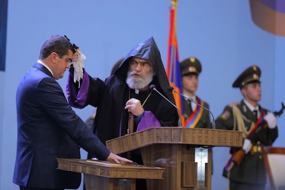 Primate of the Artsakh Diocese Archbishop Parkev Martirosyan blesses Arayik Harutyunyan on his inauguration