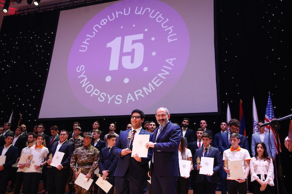 Davit Aslanyan, CRD, undergraduate student, receiving award as top undergraduate physics student in Armenia from Prime Minister Pashinyan