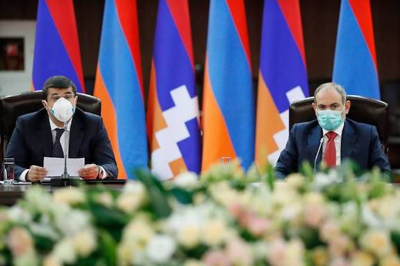 Prime Minister Nikol Pashinyan (left) and Artsakh President Arayik Harutyunyan chaired a joint session of the countries' security councils