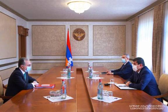 Armenia's Foreign Minister of Zohrab Mnatsakanyan meets with Artsakh President Arayik Harutyunyan in Stepanakert on July 4