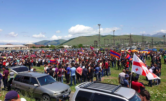 Thousands of Armenians gathered at the Akhalkalak soccer stadium in Georgia's Javakhk region to express solidarity with Armenia and condemn Azerbaijan