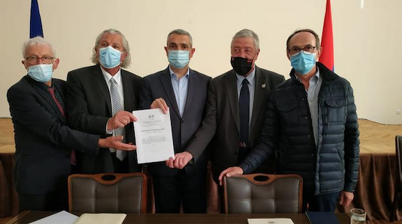 Artsakh Foreign Minister Masis Mayilyan was presented a copy of proposed legislation in the French Parliament to recognize Artsakh