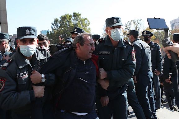 ARF Supreme Council of Armenia member Artsvik Minasyan be hauled to by NSS officials on Nov. 12
