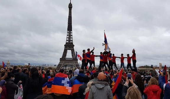 Armenians in Paris celebrate Artsakh
